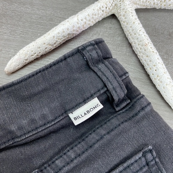 🔆BILLABONG🔆 LITE HEARTED JEAN SHORTS - Picture 8 of 9